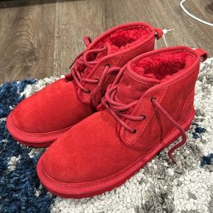 NWOT Women Ugg Neumal